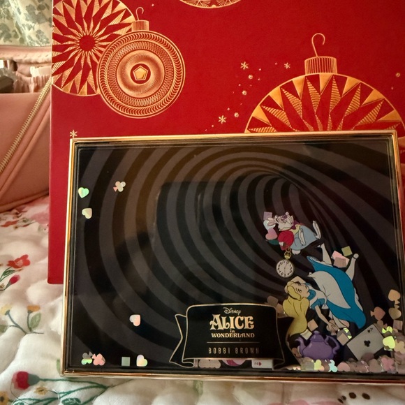🐰♣️NWT BOBBI BROWN DISNEY ALICE IN WONDERLAND EYE SHADOW PALETTE METALLIC 🐇🐰 - Picture 4 of 12